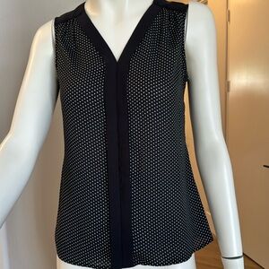 Banana republic women’s sleeveless blouse size 2